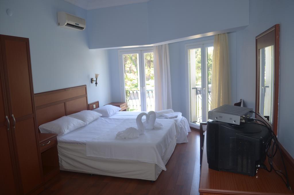 Silva Hotel Ayvalik Exterior photo
