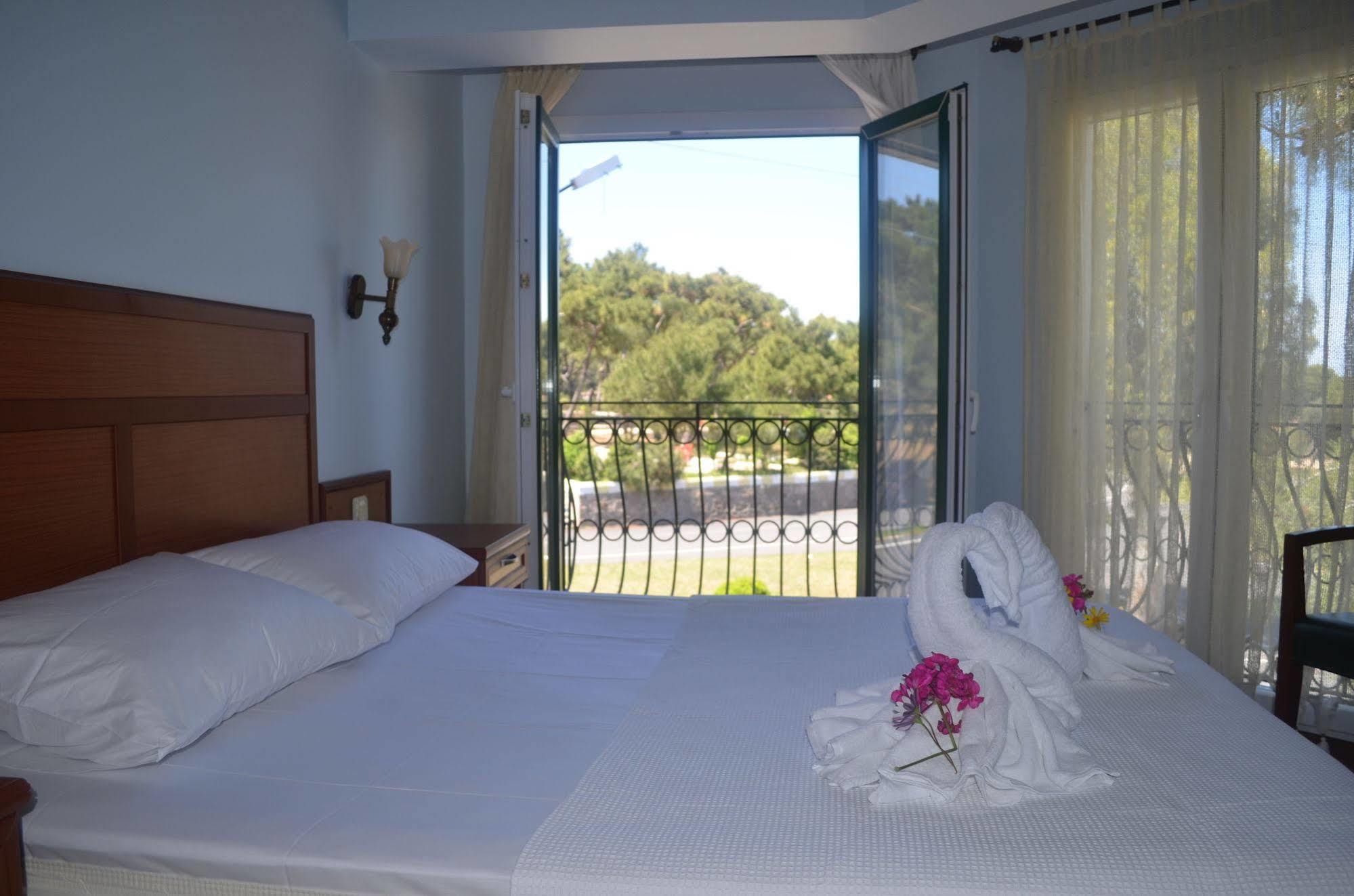 Silva Hotel Ayvalik Exterior photo