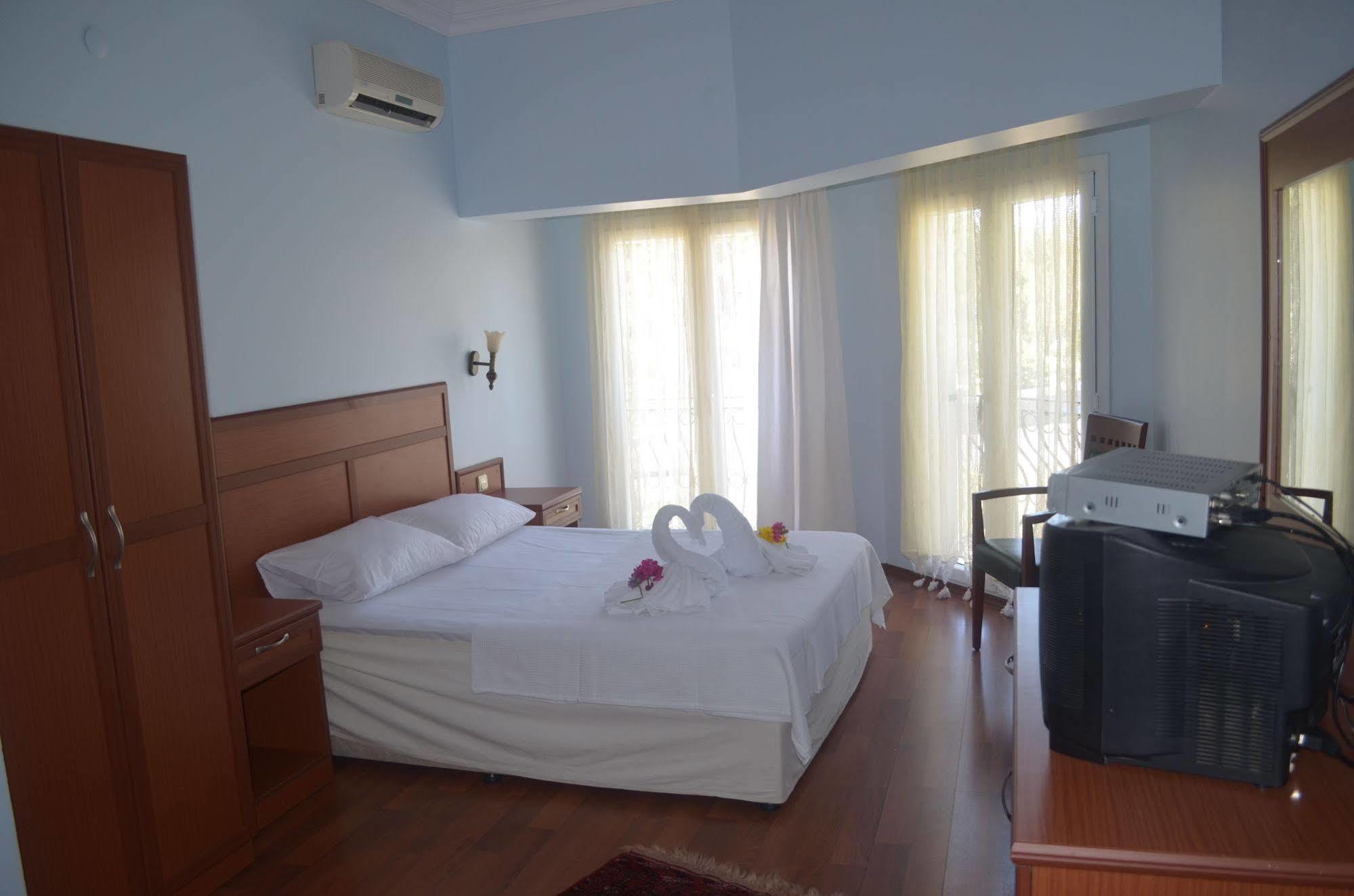Silva Hotel Ayvalik Exterior photo